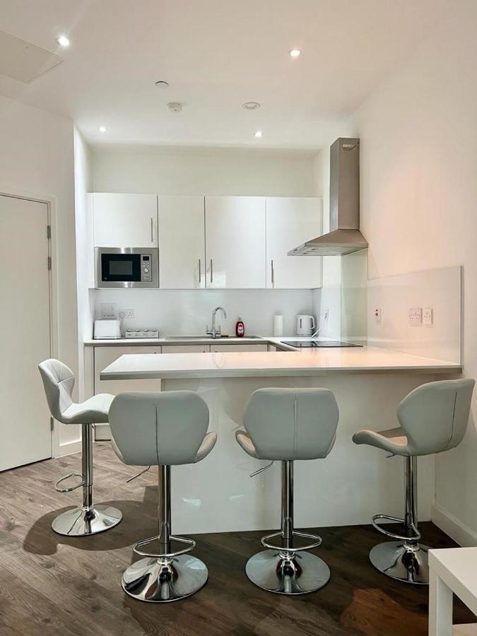 Апартаменты Immaculate Flat In West Кройдон Экстерьер фото