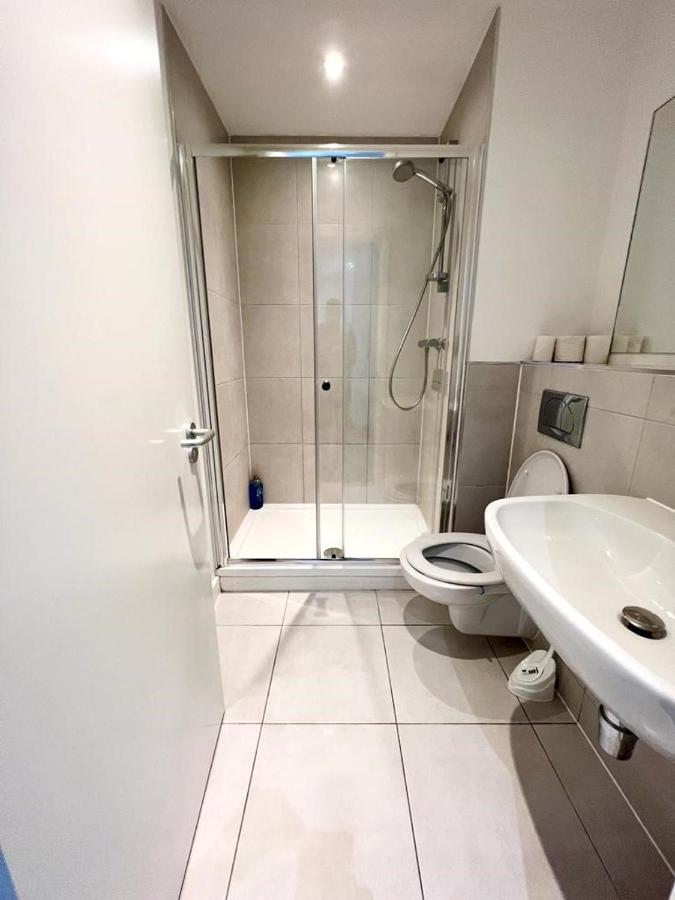 Апартаменты Immaculate Flat In West Кройдон Экстерьер фото